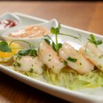 Creveti cu sos remoulade si sos cocktail